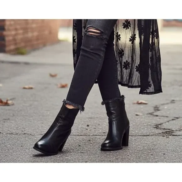 AllSaints Leather Ankle Boots – Made in Portugal - Picture 6 of 6